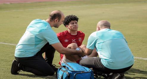 طبيب الأهلي يطير للنمسا لمتابعة جراحة عمار حمدي